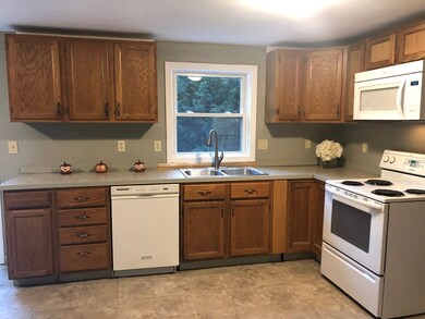 41 Sherwood Dr, Hooksett, NH 03106 - photo 4