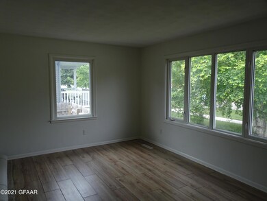 919 S 20th St, Grand Forks, ND 58201 - photo 4