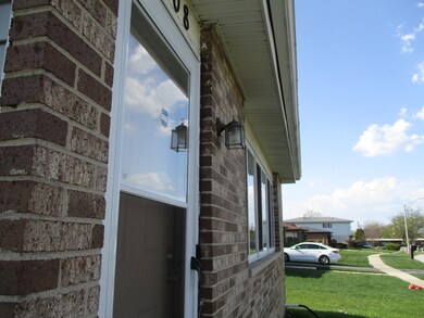 18108 Juneway Ct, Country Club Hills, IL 60478 - photo 2