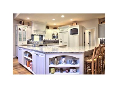 Kitchen. GRANITE COUNTERTOPS WITH BREAKFAST BAR, G