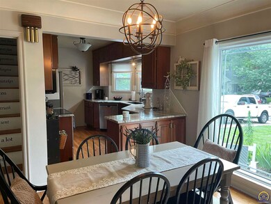 311 SW Hillside Ave, Topeka, KS 66611 - photo 5