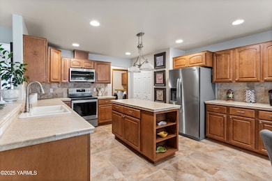 6055 Thynewood Lp