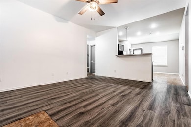 4501 Wagner Lake Dr, Yukon, OK 73099 - photo 4