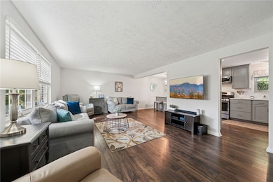 105 Redwood Cir, Latrobe, PA 15650 - photo 6