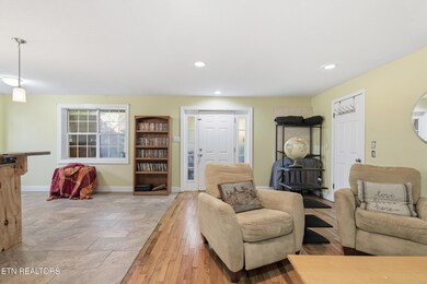 1134 Wallace Rd unit 2, Knoxville, TN 37919 - photo 4