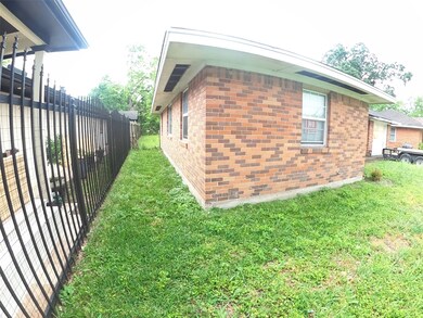 7630 Weyburn St, Houston, TX 77028 - photo 5