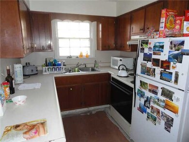 909 N Chestnut St, Lansing, MI 48906 - photo 6