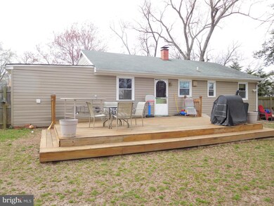 255 Meadow Rd, Pasadena, MD 21122 - photo 3