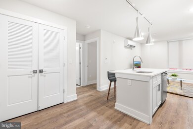 214 Vine St unit 202, Philadelphia, PA 19106 - photo 3