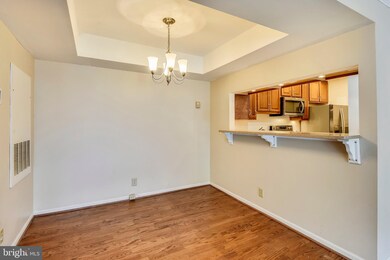 5818 Inman Park Cir unit 200, Rockville, MD 20852 - photo 3