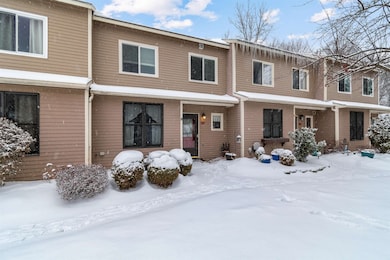 K3 Stonehedge Dr, South Burlington, VT 05403 - photo 4