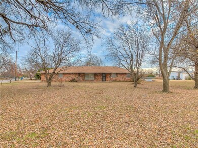 Exterior Front/Country View/4 Blocks from Main St