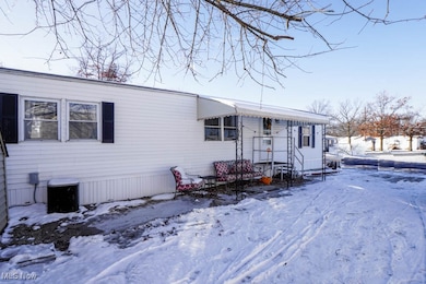 18592 Edwards Rd unit 94, Doylestown, OH 44230 - photo 2