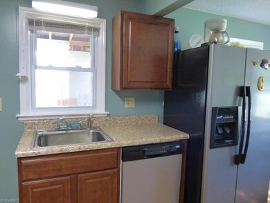 1412 E Fairfield Rd, High Point, NC 27263 - photo 7