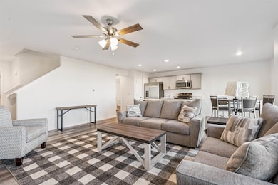 612 Grindstone Cir, Waterloo, IA 50702 - photo 5