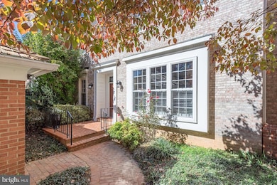 9461 Turnberry Dr, Potomac, MD 20854 - photo 2