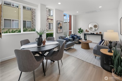 318 Bellevue Ave E, Seattle, WA 98102 - photo 4