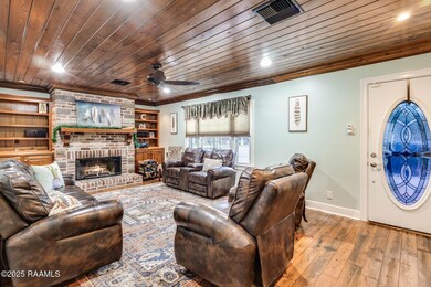 9-web-or-mls-807 S Cunningham St-8