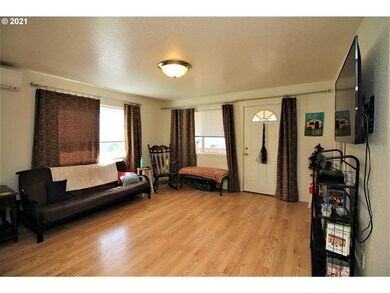 715 Railroad Ave, Myrtle Point, OR 97458 - photo 4