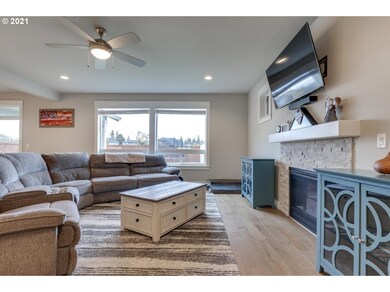 1015 NE 18th Ave, Canby, OR 97013 - photo 5