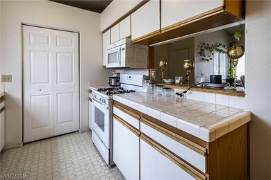 1632 N Torrey Pines Dr unit 202, Las Vegas, NV 89108 - photo 7