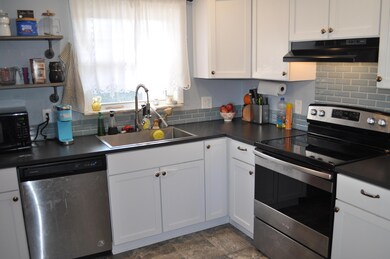 3386 Eakin Rd, Columbus, OH 43204 - photo 4