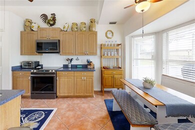 2 FABULOUS BAY WINDOWS - THIS ONE IN THE DINETTE.