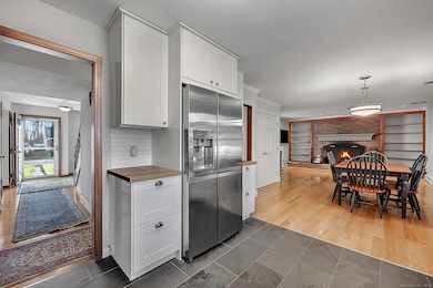 63 Meadowood Dr, Middletown, CT 06457 - photo 6