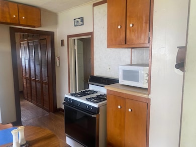 2000 S 10th- Kitchen stove side
