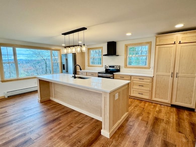 122 Raymond Ave, Newport, VT 05855 - photo 5