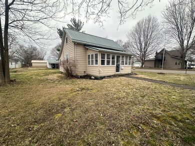 1221 5th St, Covington, IN 47932 - photo 3