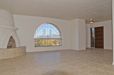 Greatroom with 20in tile