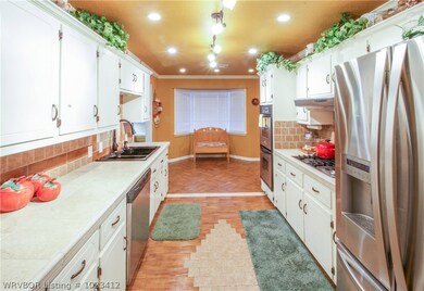 1910 W Shawntel Smith Blvd, Muldrow, OK 74948 - photo 5