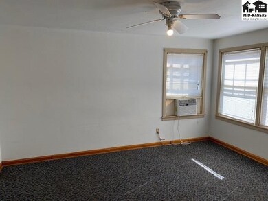1402 E Euclid St, Mc Pherson, KS 67460 - photo 4
