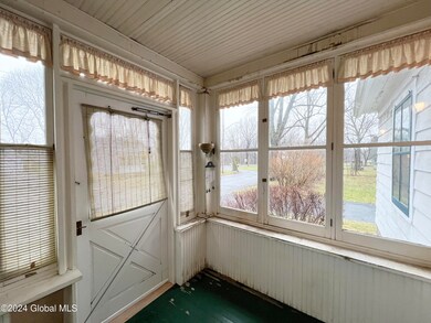 422 S Reynolds St, Schenectady, NY 12302 - photo 4