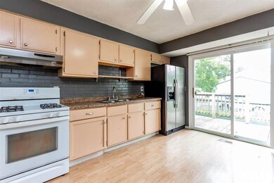 4006 Cresthill Dr, Davenport, IA 52806 - photo 5