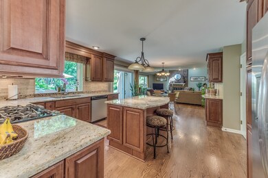 1109 Johnson Dr, Naperville, IL 60540 - photo 4