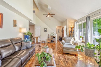 Natural sunlight and vaulted ceilings