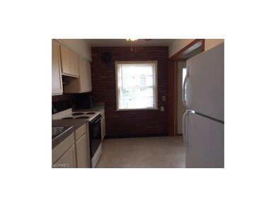 eat-in kitchen