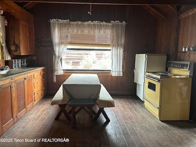 136 N Lake Ave, Pinedale, WY 82941 - photo 7