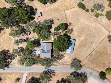 The home sits on ~1.47 acres in the heart of Paradise Valley.