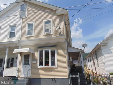 121 E Ruddle St, Coaldale, PA 18218 - photo 2