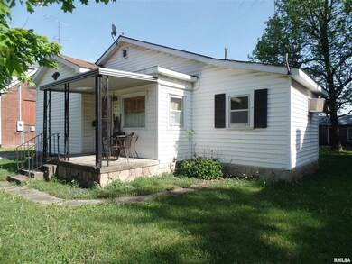 111 E Ford St, Harrisburg, IL 62946 - photo 2