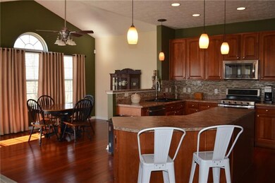 Eat-in-kitchen with breakfast area, center island,
