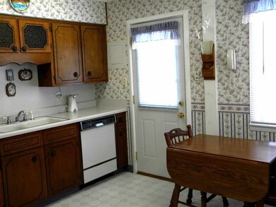 6910 N Pine St, Davenport, IA 52806 - photo 6