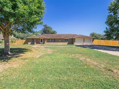 335 S Shirley St, Alvin, TX 77511 - photo 2