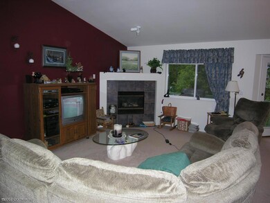 Living Room w/ Gas Fireplace