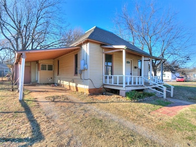 521 N 11th St, Guthrie, OK 73044 - photo 3
