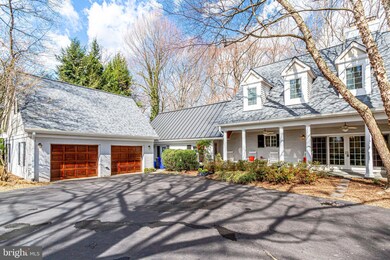 7905 Deepwell Dr, Bethesda, MD 20817 - photo 2