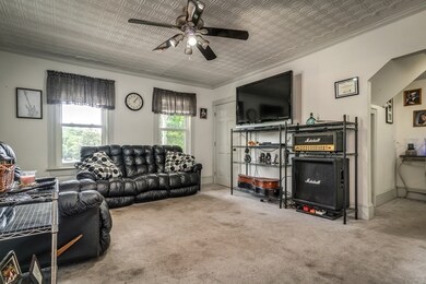 9 Poplar St, Amesbury, MA 01913 - photo 3